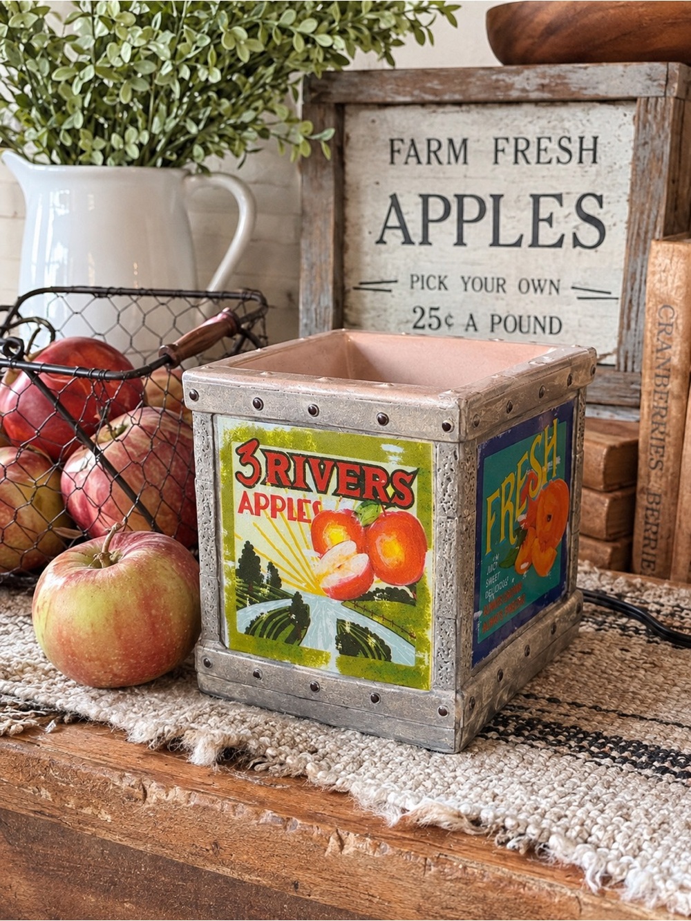 Scentsy Fruit Crate Element Wax Warmer 3 Rivers Apples Fresh Peaches